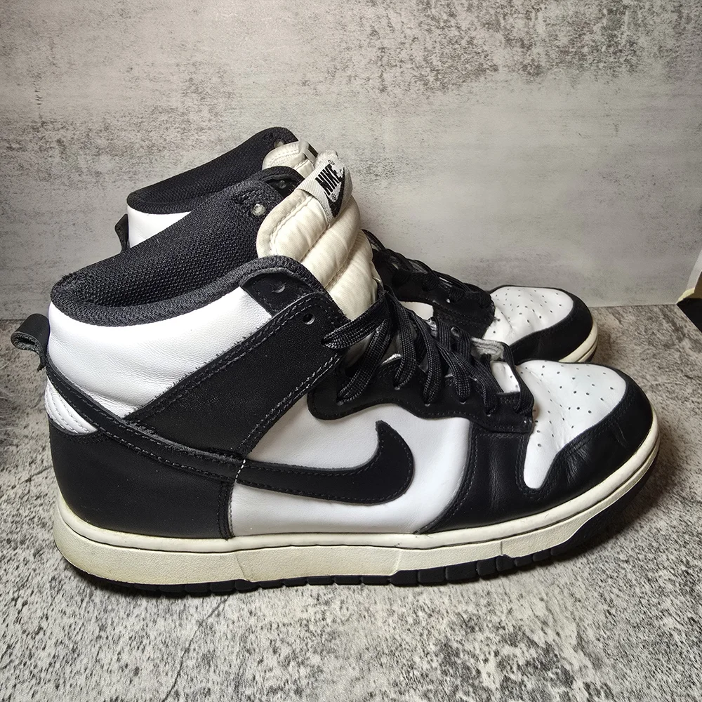 Nike Men's Black and White High-Top Sneakers